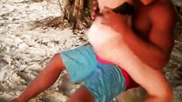 ਸੁੰਦਰ ਗੰਜਾ ਯਾਰ ਇੱਕ ਵੱਡੇ boobed brunette ਵੇਸ਼ਵਾ fucks ਇਸ ਲਈ ਹਾਰਡ