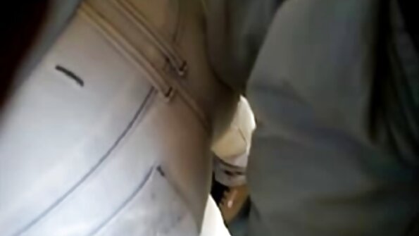 Busty MILF ਪਤੀ ਦੇ ਨਿਯੰਤਰਣ ਹੇਠ ਲਾਤੀਨੀ ਪ੍ਰੇਮੀ ਦੁਆਰਾ ਡ੍ਰਿਲ ਕੀਤੀ ਗਈ
